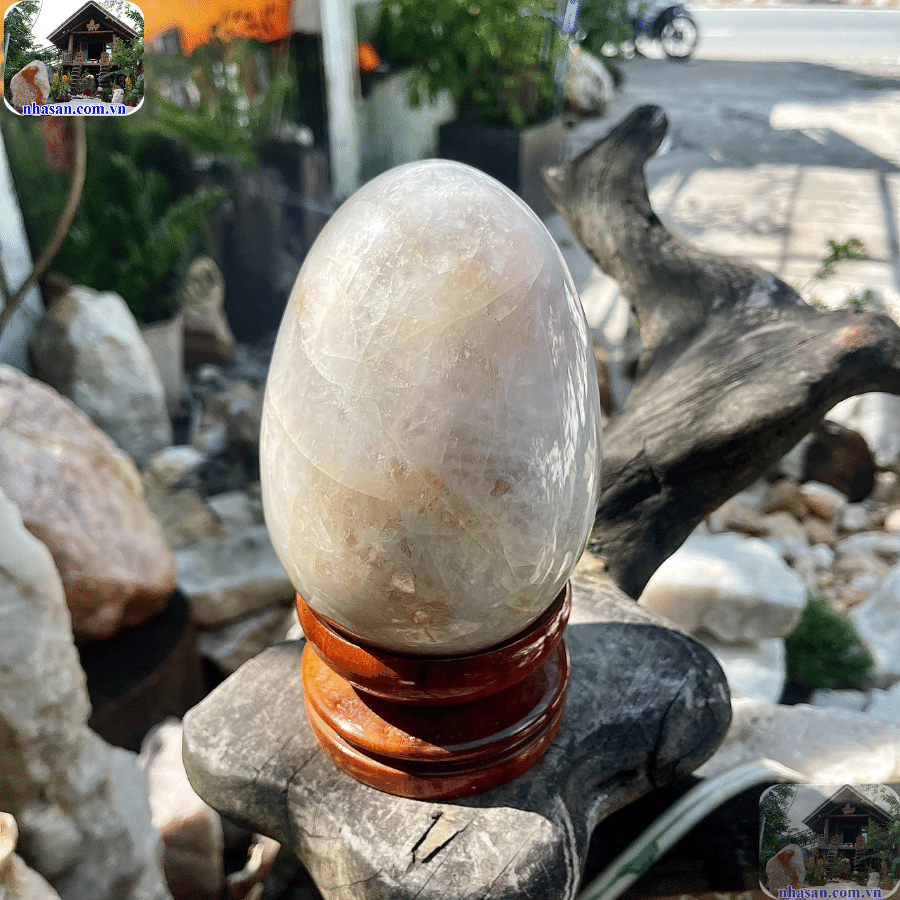 Và trứng là biểu tượng của sự sinh sôi, nảy nở và hồi sinh Và trứng là biểu tượng của sự sinh sôi, nảy nở và hồi sinh