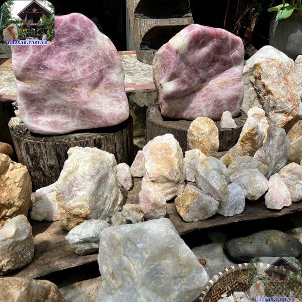 Các chuyên gia phong thủy khuyên gia chủ nên đặt đá phong thủy trước cửa nhà Các chuyên gia phong thủy khuyên gia chủ nên đặt đá phong thủy trước cửa nhà