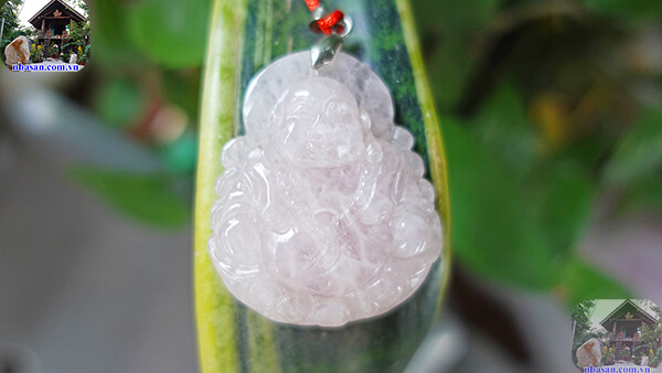 Phật Di Lặc được chế tác thành mặt dây chuyền phong thủy Phật Di Lặc được chế tác thành mặt dây chuyền phong thủy