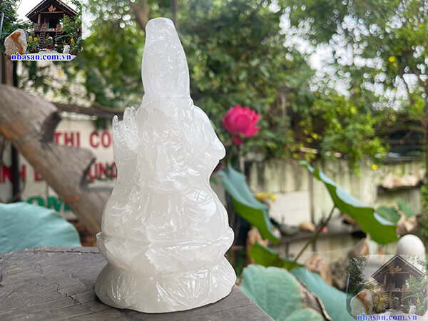 Tượng Quan Âm đá thạch anh trắng tự nhiên nặng 1.12kg Tượng Quan Âm đá thạch anh trắng tự nhiên nặng 1.12kg