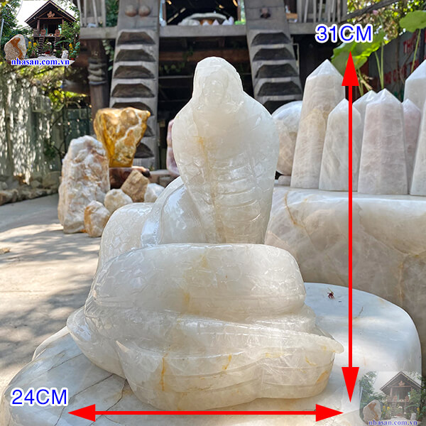 Rắn đá thạch anh trắng ngậm ngọc tự nhiên Rắn đá thạch anh trắng ngậm ngọc tự nhiên
