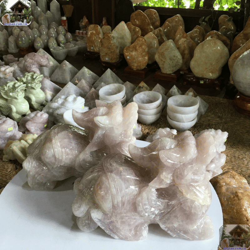 Mỗi vật phẩm đều mang năng lượng riêng, giúp cân bằng âm dương và thu hút vận khí tốt Mỗi vật phẩm đều mang năng lượng riêng, giúp cân bằng âm dương và thu hút vận khí tốt