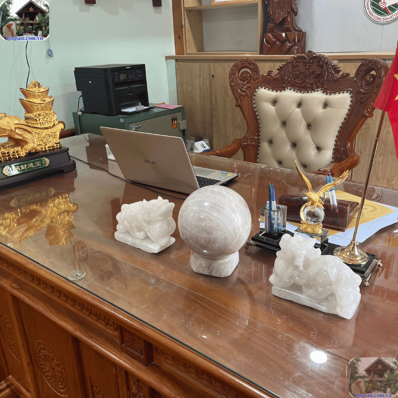 Bàn làm việc không chỉ là nơi tập trung công việc mà còn là không gian thu hút năng lượng Bàn làm việc không chỉ là nơi tập trung công việc mà còn là không gian thu hút năng lượng