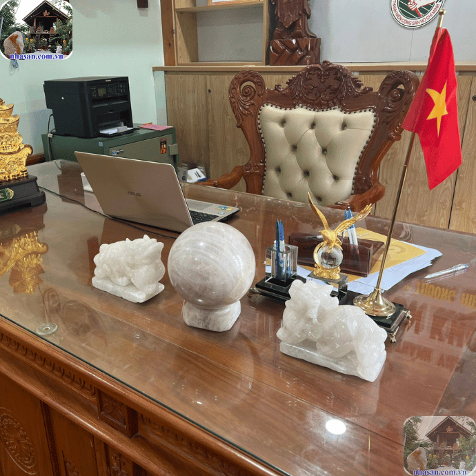 Nên bày trí không gian làm việc gọn gàng, ngăn nắp giúp thu hút năng lượng Nên bày trí không gian làm việc gọn gàng, ngăn nắp giúp thu hút năng lượng