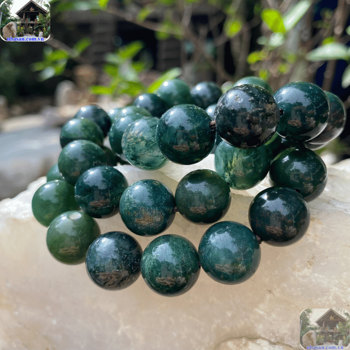 Đeo vòng đá chalcedony hỗ trợ điều hòa cảm xúc, dễ dàng bày tỏ suy nghĩ Đeo vòng đá chalcedony hỗ trợ điều hòa cảm xúc, dễ dàng bày tỏ suy nghĩ