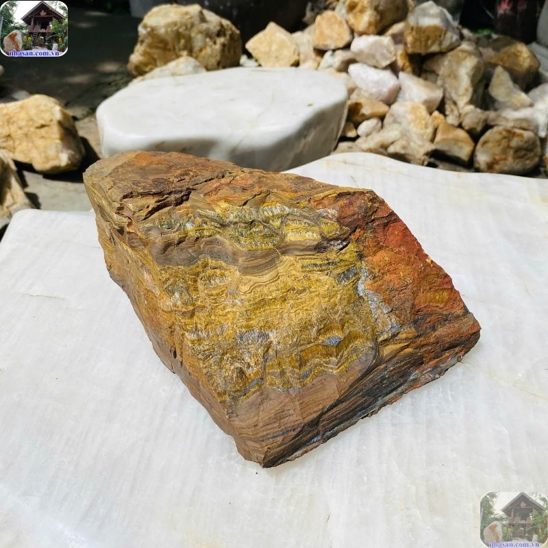 Đá Mắt Hổ là một biến thể thuộc nhóm đá Thạch Anh. Đá Mắt Hổ là một biến thể thuộc nhóm đá Thạch Anh.