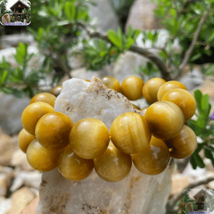 Vòng đeo tay 10 hạt nên được chế tác từ các chất liệu phong thủy cao cấp Vòng đeo tay 10 hạt nên được chế tác từ các chất liệu phong thủy cao cấp