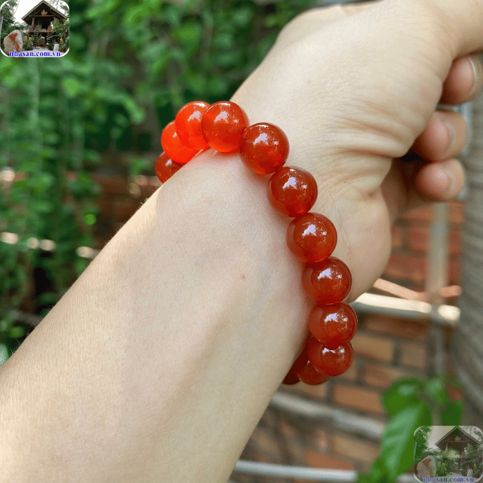 Vòng được làm thủ công hoặc từ các thương hiệu uy tín để đảm bảo chất lượng Vòng được làm thủ công hoặc từ các thương hiệu uy tín để đảm bảo chất lượng