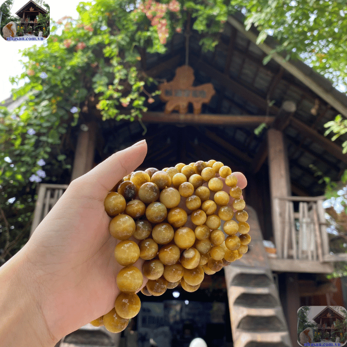 Vòng 16 hạt đã trở thành lựa chọn yêu thích của nhiều người Vòng 16 hạt đã trở thành lựa chọn yêu thích của nhiều người