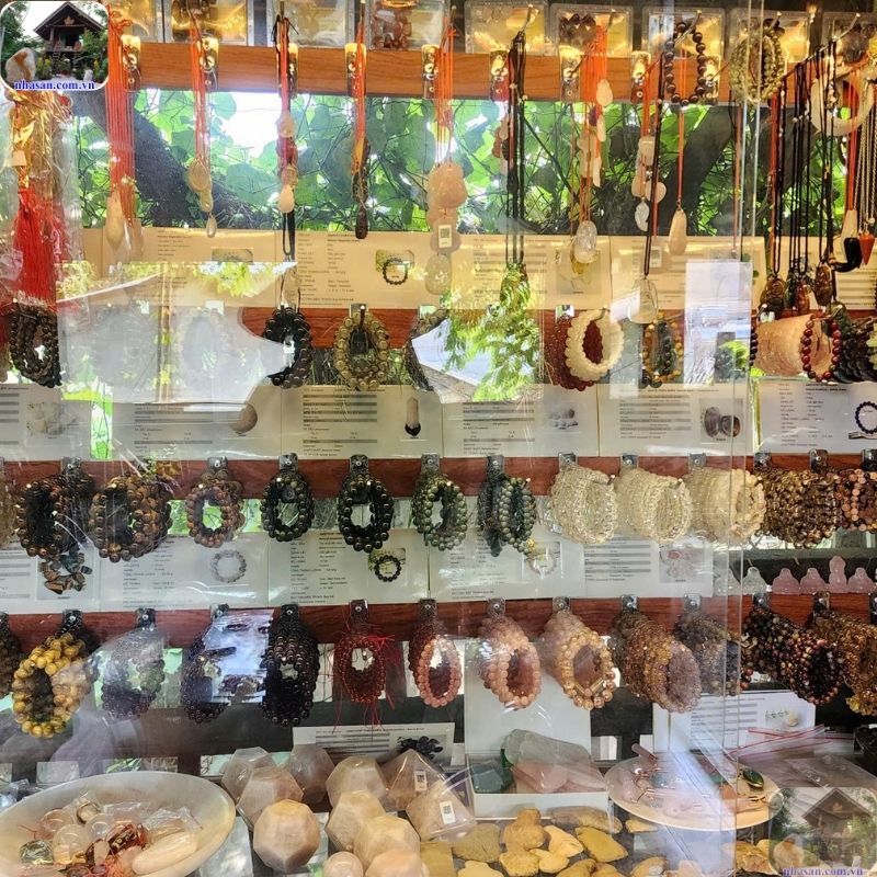 Hãy luôn giữ tâm sáng để năng lượng của vòng và người được hòa quyện Hãy luôn giữ tâm sáng để năng lượng của vòng và người được hòa quyện