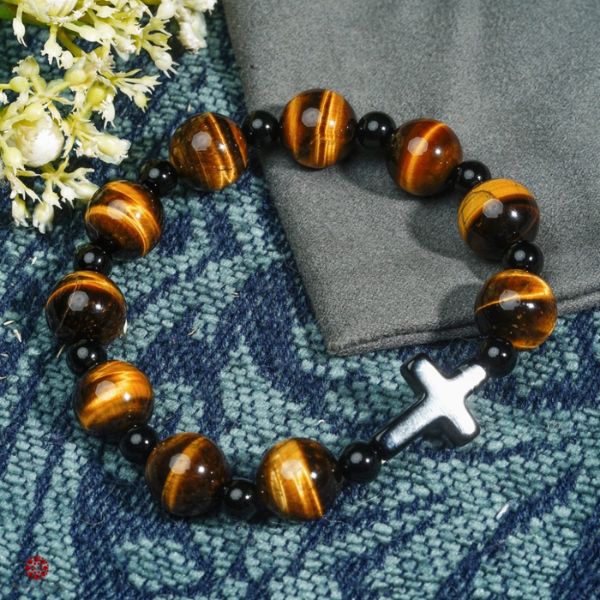 Vòng đeo tay mân côi được tin rằng mang lại sự bảo vệ từ Đức Mẹ Maria Vòng đeo tay mân côi được tin rằng mang lại sự bảo vệ từ Đức Mẹ Maria