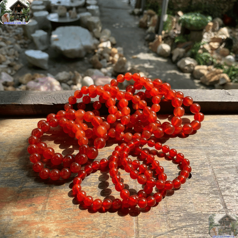 Mã não đỏ đặc biệt phù hợp với người mệnh hỏa (tương hợp) và mệnh thổ (tương sinh) Mã não đỏ đặc biệt phù hợp với người mệnh hỏa (tương hợp) và mệnh thổ (tương sinh)