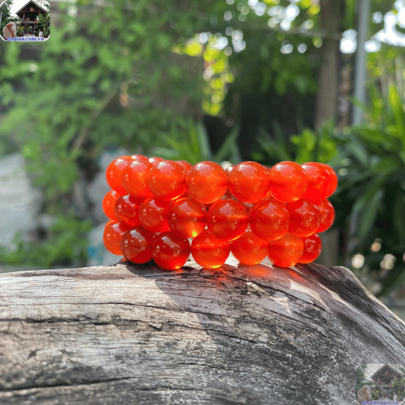 Mã não đỏ có tần số rung động tương đối cao, được cho là có khả năng tác động tích cực đến luân xa gốc Mã não đỏ có tần số rung động tương đối cao, được cho là có khả năng tác động tích cực đến luân xa gốc