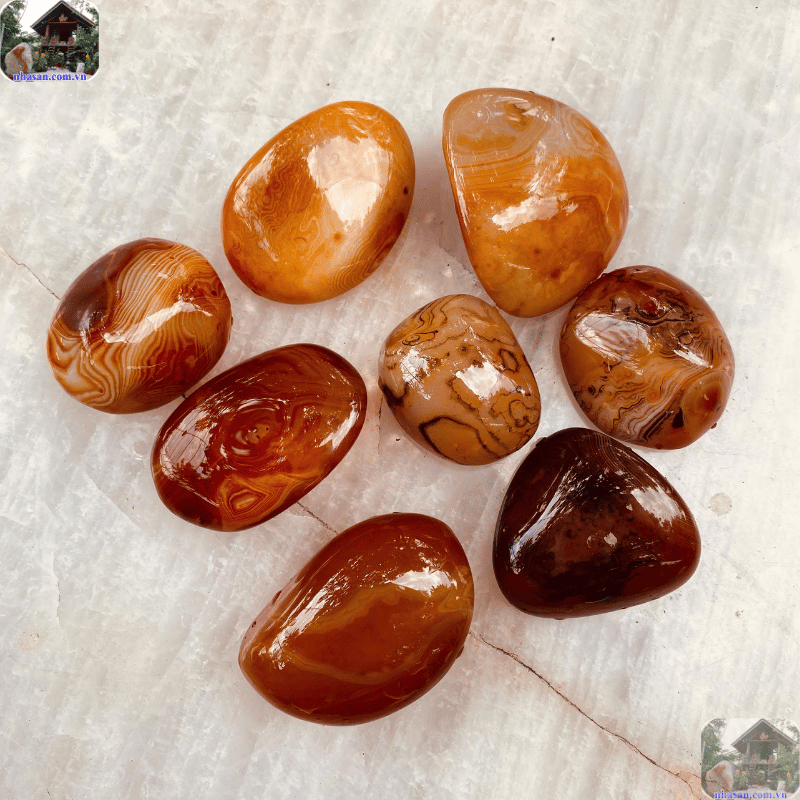 Trong thế giới đá quý, mã não đỏ nổi bật với vẻ đẹp và năng lượng mạnh mẽ Trong thế giới đá quý, mã não đỏ nổi bật với vẻ đẹp và năng lượng mạnh mẽ