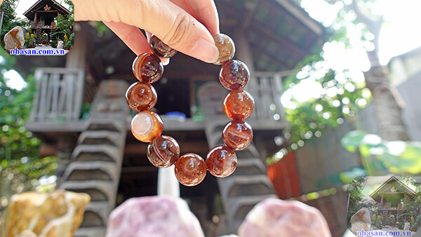 Vòng mã não lên nước sẽ trở nên sáng bóng và đẹp hơn Vòng mã não lên nước sẽ trở nên sáng bóng và đẹp hơn