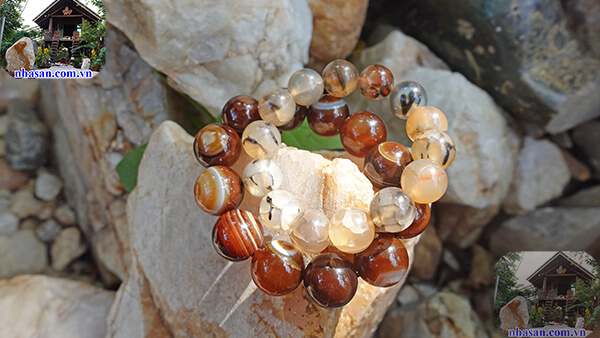 Bảo quản vòng mã não cẩn thận để luôn bền đẹp theo thời gian Bảo quản vòng mã não cẩn thận để luôn bền đẹp theo thời gian