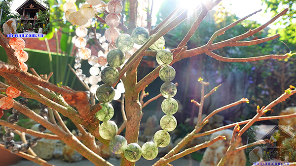 Vòng tay 10 ly thường có 18 hạt hoặc ít hơn 1 - 2 hạt Vòng tay 10 ly thường có 18 hạt hoặc ít hơn 1 - 2 hạt