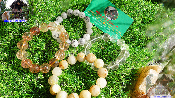 Trang sức đá tự nhiên tại Nhà Sàn Tây Nguyên Trang sức đá tự nhiên tại Nhà Sàn Tây Nguyên