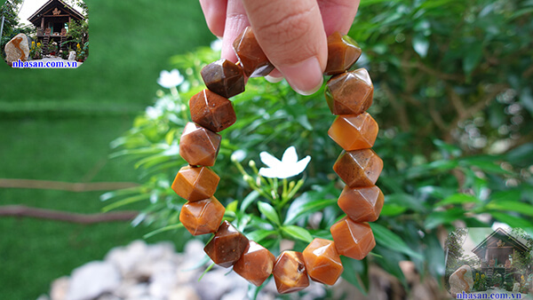 Vòng tay đá canxedon giúp cải thiện tâm trạng tốt Vòng tay đá canxedon giúp cải thiện tâm trạng tốt