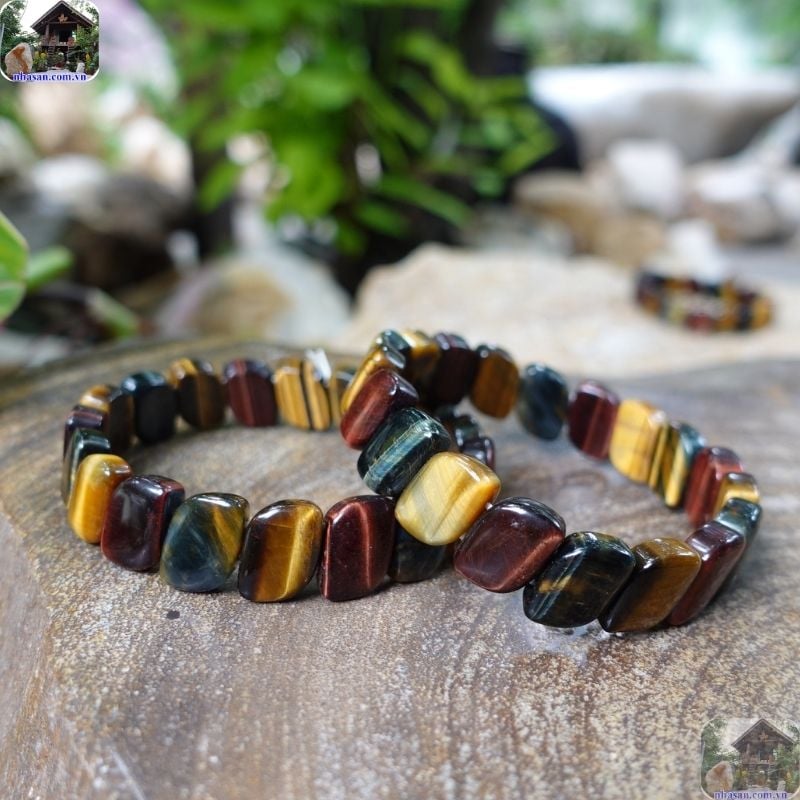 Đá mắt hổ không phải loại đá đồng nhất mà nó được hình thành từ các khoáng chất khác nhau Đá mắt hổ không phải loại đá đồng nhất mà nó được hình thành từ các khoáng chất khác nhau