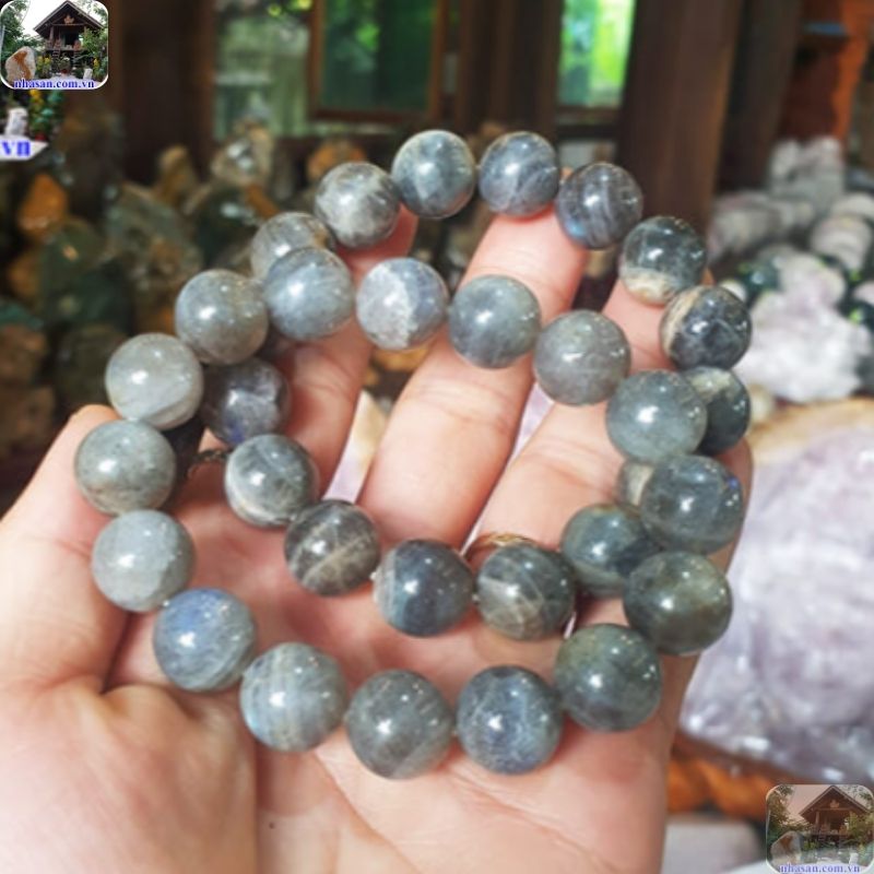 Đá mặt trăng từ lâu đã được coi là viên đá của tình yêu đôi lứa Đá mặt trăng từ lâu đã được coi là viên đá của tình yêu đôi lứa