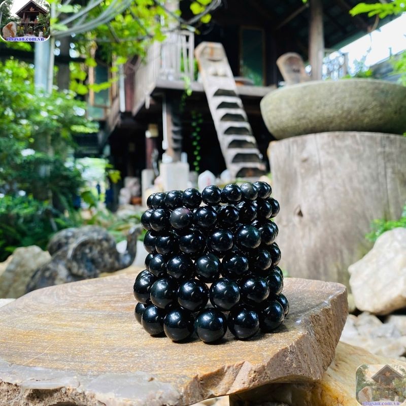 Việc đeo vòng tay đá Obsidian còn dựa trên nhu cầu mỗi người Việc đeo vòng tay đá Obsidian còn dựa trên nhu cầu mỗi người