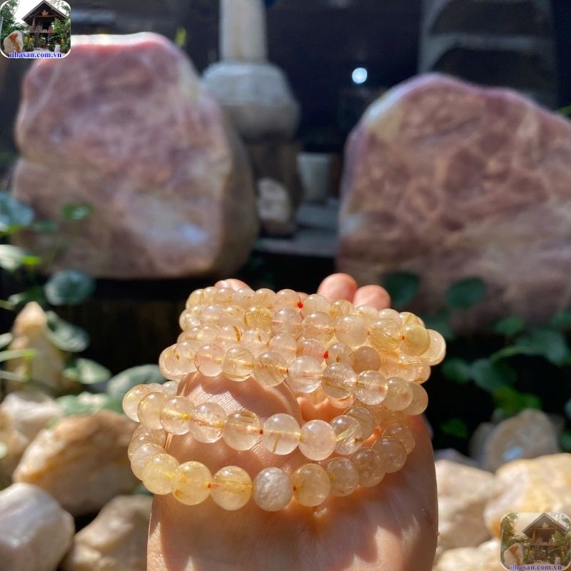 Vòng thạch anh tóc vàng không chỉ sang, sáng da mà năng lượng kim tiền của nó cực kỳ mạnh Vòng thạch anh tóc vàng không chỉ sang, sáng da mà năng lượng kim tiền của nó cực kỳ mạnh