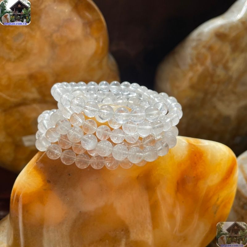 Thạch anh trắng đục (Milky Quartz) được hình thành sâu trong lòng đất qua hàng triệu năm kiến tạo địa chất Thạch anh trắng đục (Milky Quartz) được hình thành sâu trong lòng đất qua hàng triệu năm kiến tạo địa chất