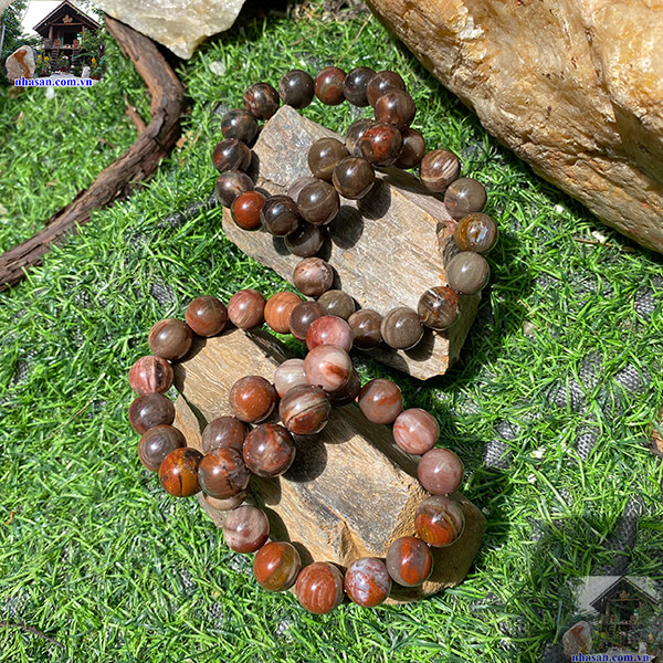 Là vòng đeo tay phù hợp cho cả nam lẫn nữ Là vòng đeo tay phù hợp cho cả nam lẫn nữ