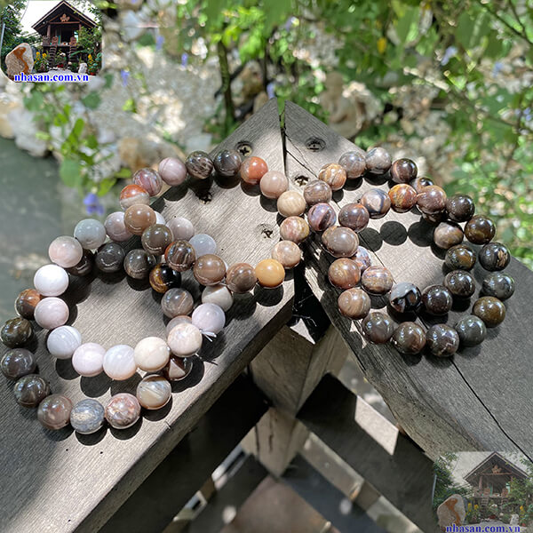 Trang sức vòng tay gỗ hóa thạch đa dạng kích thước Trang sức vòng tay gỗ hóa thạch đa dạng kích thước