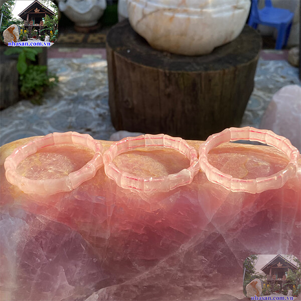 Vòng tay thạch anh hồng đốt trúc hợp với người mệnh Hỏa và mệnh Thổ Vòng tay thạch anh hồng đốt trúc hợp với người mệnh Hỏa và mệnh Thổ