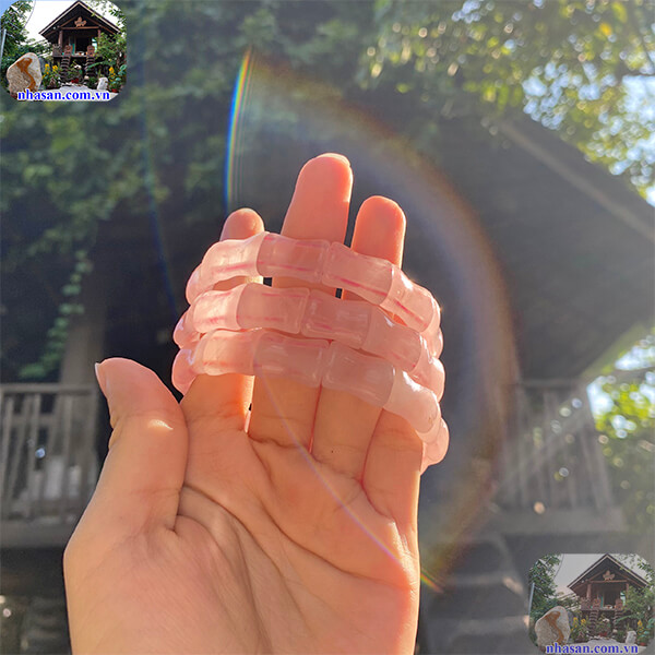 Nhà Sàn Tây Nguyên cung cấp vòng tay thạch anh hồng đốt trúc Nhà Sàn Tây Nguyên cung cấp vòng tay thạch anh hồng đốt trúc