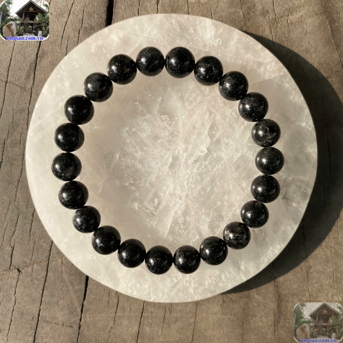 Vòng thạch anh tóc đen giá bao nhiêu còn phụ thuộc nhiều yếu tố Vòng thạch anh tóc đen giá bao nhiêu còn phụ thuộc nhiều yếu tố