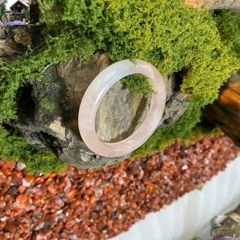 Vòng thạch anh hồng liền khối Vòng thạch anh hồng liền khối