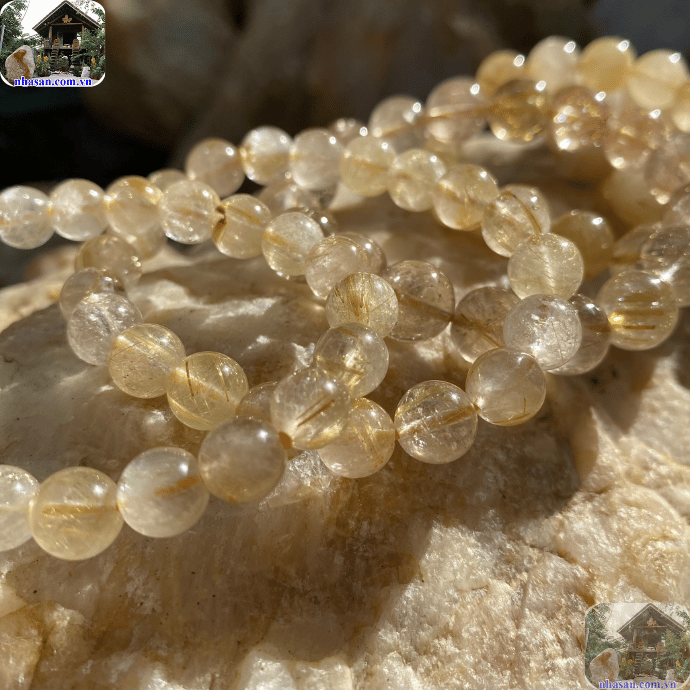 Vòng thạch anh tóc vàng được xem như biểu tượng của sự giàu có và thành công Vòng thạch anh tóc vàng được xem như biểu tượng của sự giàu có và thành công