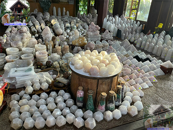 Đá thạch anh tự nhiên là xu hướng trang trí tết 2024 sắp tới Đá thạch anh tự nhiên là xu hướng trang trí tết 2024 sắp tới