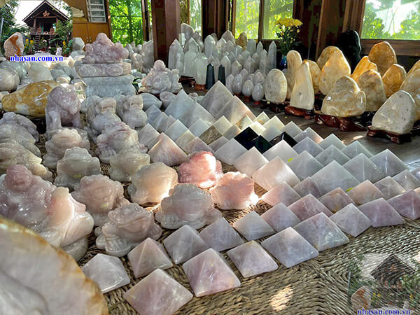 Xu hướng trang trí Tết 2024 bằng đá phong thủy đang được ưa chuộng Xu hướng trang trí Tết 2024 bằng đá phong thủy đang được ưa chuộng