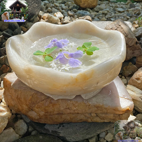 Bát nước thả hoa được chế tác với nhiều kiểu dáng đa dạng Bát nước thả hoa được chế tác với nhiều kiểu dáng đa dạng