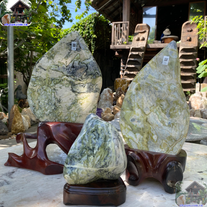 Đá cẩm thạch còn được tin rằng mang đến may mắn, sức khỏe và bình an Đá cẩm thạch còn được tin rằng mang đến may mắn, sức khỏe và bình an