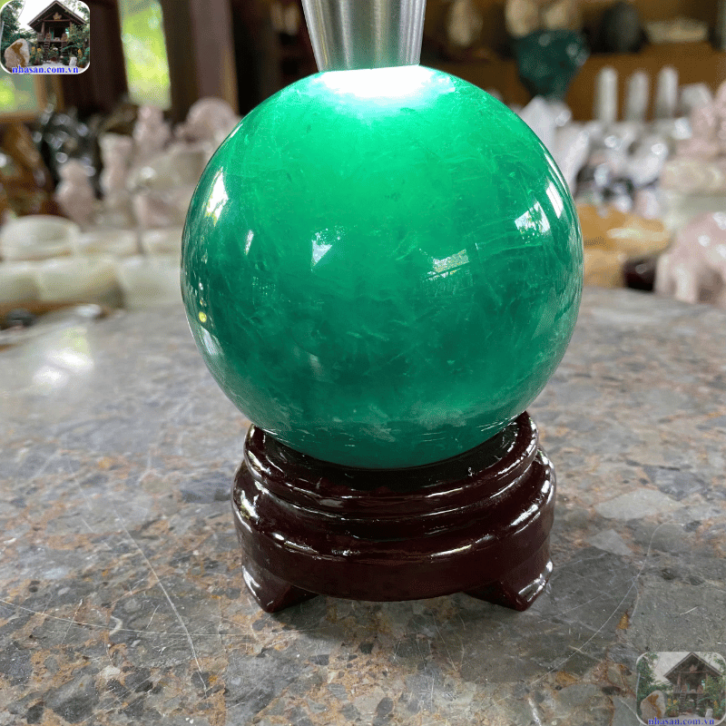 Fluorite xanh (bao gồm cả xanh lá và xanh dương) mang trong mình năng lượng của sự bình yên Fluorite xanh (bao gồm cả xanh lá và xanh dương) mang trong mình năng lượng của sự bình yên