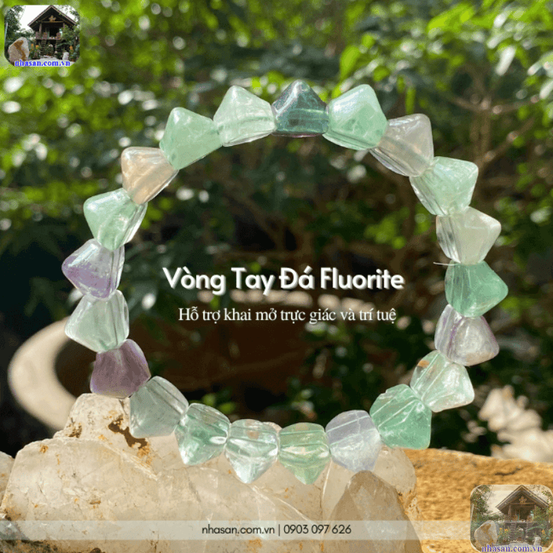 Fluorite cầu vồng được tin là có khả năng tác động đến toàn bộ các luân xa Fluorite cầu vồng được tin là có khả năng tác động đến toàn bộ các luân xa