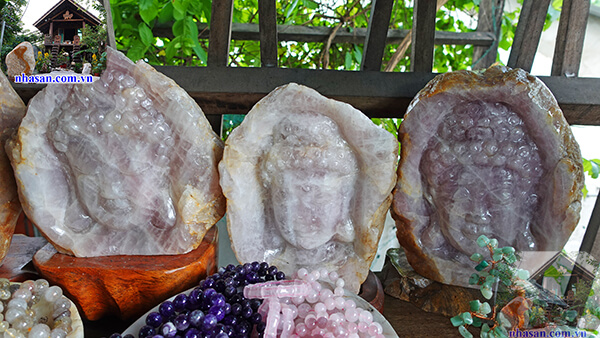 Thể hiện sự bình an, lòng khoan dung, và tinh thần nhân hậu Thể hiện sự bình an, lòng khoan dung, và tinh thần nhân hậu