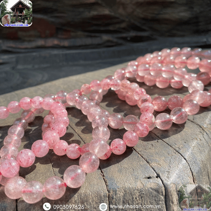 Đeo vòng tay thạch anh dâu tây hỗ trợ bảo vệ sức khỏe, tim mạch Đeo vòng tay thạch anh dâu tây hỗ trợ bảo vệ sức khỏe, tim mạch