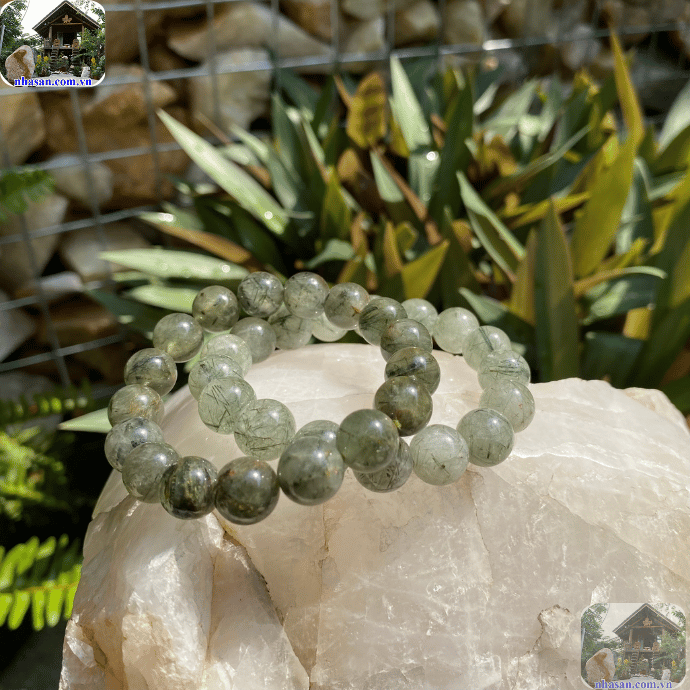 Thạch anh tóc xanh ẩn chứa nguồn năng lượng dương bên trong những sợi tóc Thạch anh tóc xanh ẩn chứa nguồn năng lượng dương bên trong những sợi tóc