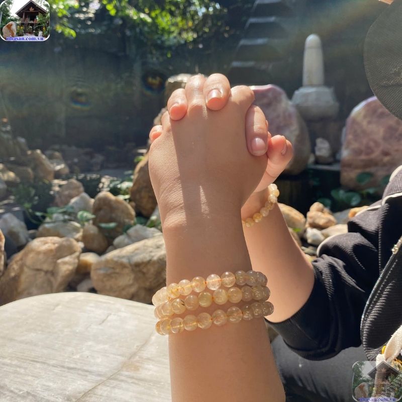 Vòng tay thạch anh tóc vàng có nhiều ý nghĩa phong thuỷ Vòng tay thạch anh tóc vàng có nhiều ý nghĩa phong thuỷ