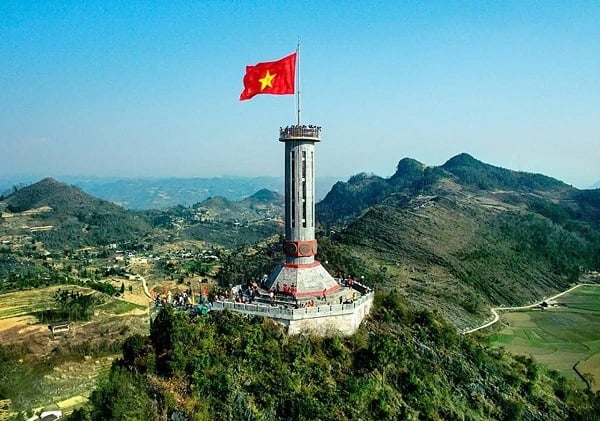 cot-co-lung-cu-tour-tp-hcm-ha-giang-dong-van-quan-ba.jpg