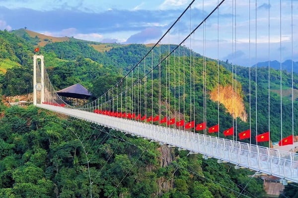 cau-kinh-bach-long-moc-chau-tour-tp-hcm-moc-chau-mai-chau-2-ngay-1-dem.jpg