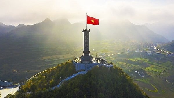 cot-co-lung-cu-tour-du-lich-ha-giang-4-ngay-3-dem.jpg