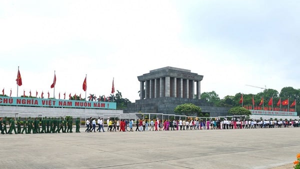 lang-chu-tich-tour-ha-noi-ha-long-yen-tu-2-ngay-1-dem.jpg