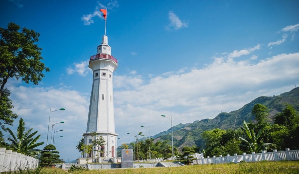 nga-3-lung-po-tour-tp-hcm-hoang-su-phi-y-ty-sapa.jpg